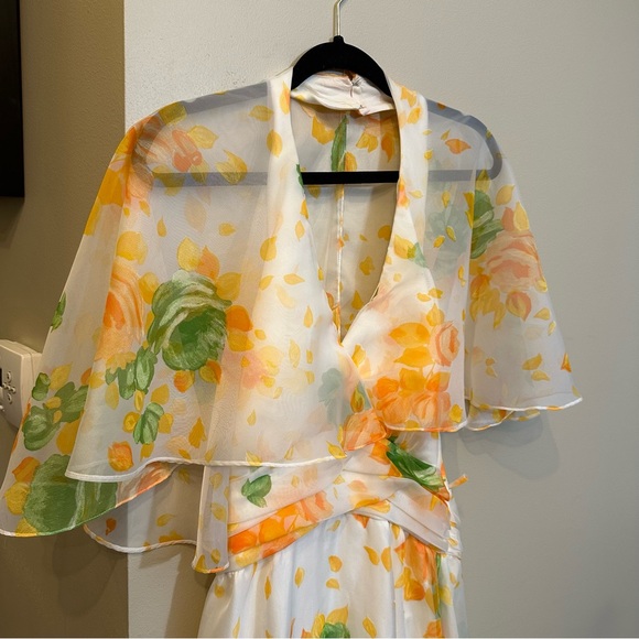 Authentic vintage 1970's Lorrie Deb gown with cape - Picture 14 of 17